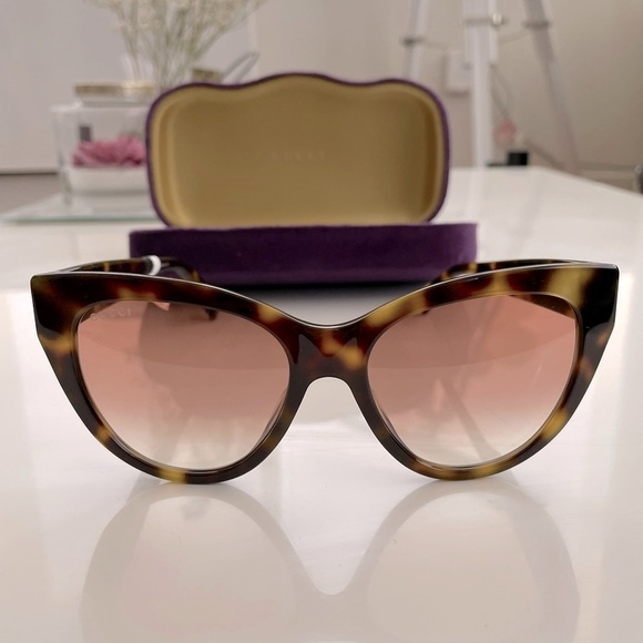 ? Authentic Gucci Cat Eye Sunglasses main image 9